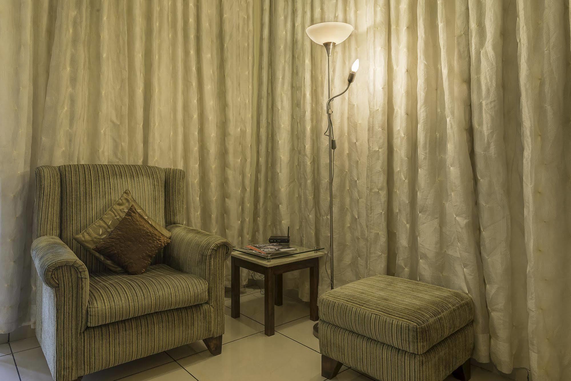 Mayflower Hayz Boutique Bangalore Exteriör bild